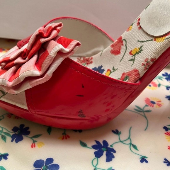 Betsey Johnson Valentine Red Patent Women's Platform Heels - 8.5 - Picture 7 of 7